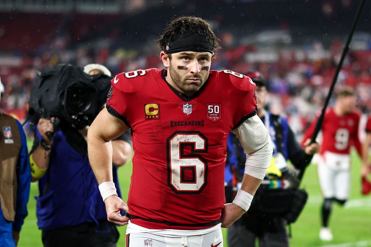 Buccaneers Edge Panthers 16–14 Amid Officiating Controversy