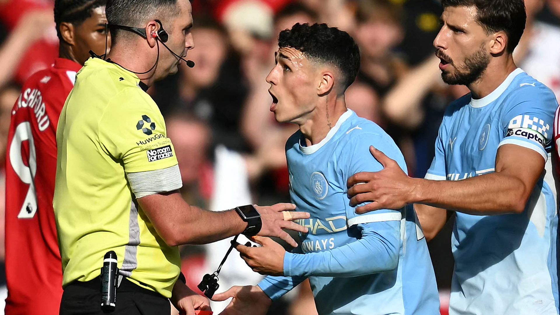 ⚽ Keane Disagrees with Foden Red Card as Pundits Criticise Fernandes’ Role
